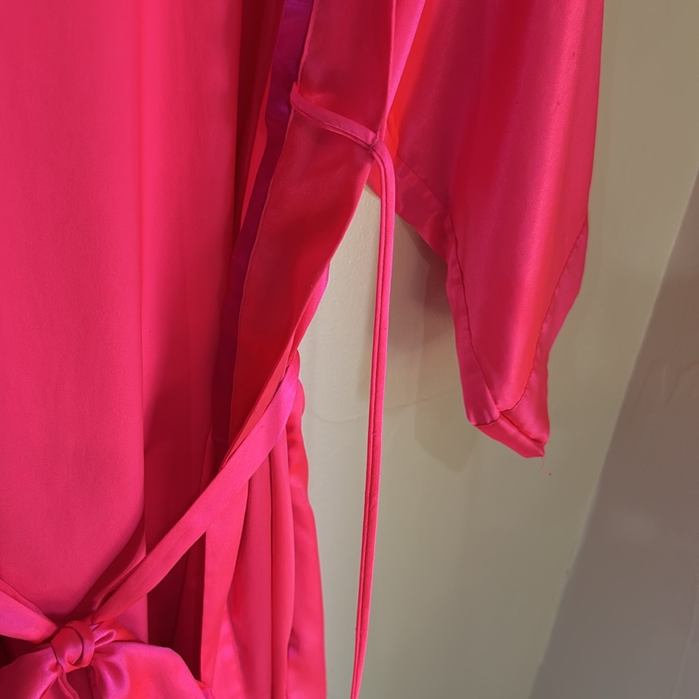 VICTORIA’S SECRET Hot Pink Robe With Pockets - Picture 12 of 12